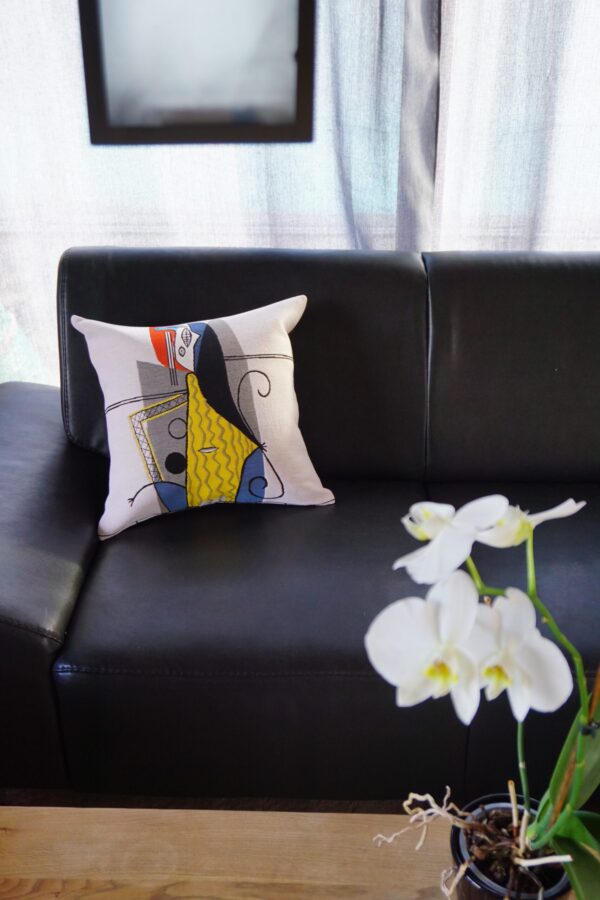 Coussin Picasso Femme dans un fauteuil